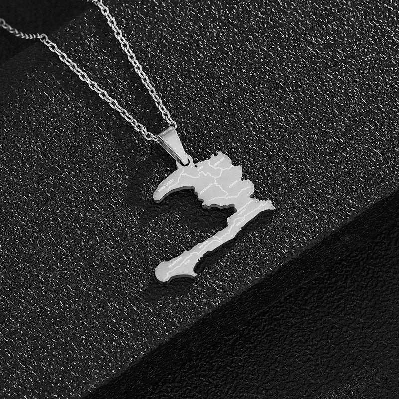 Collier pendentif carte personnalisé à la mode