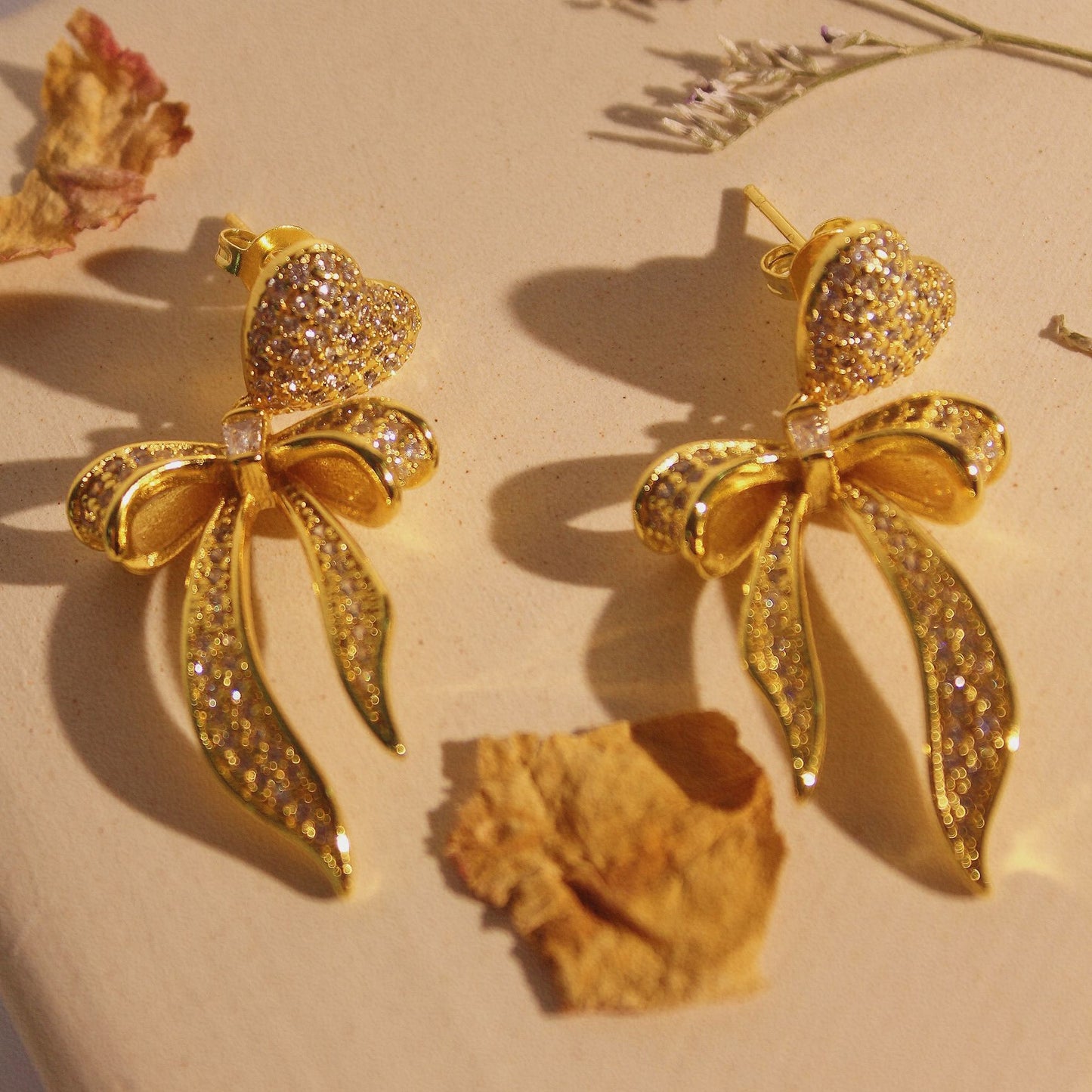 Pendientes de interés especial con sentido de lujo ligero y de alta calidad