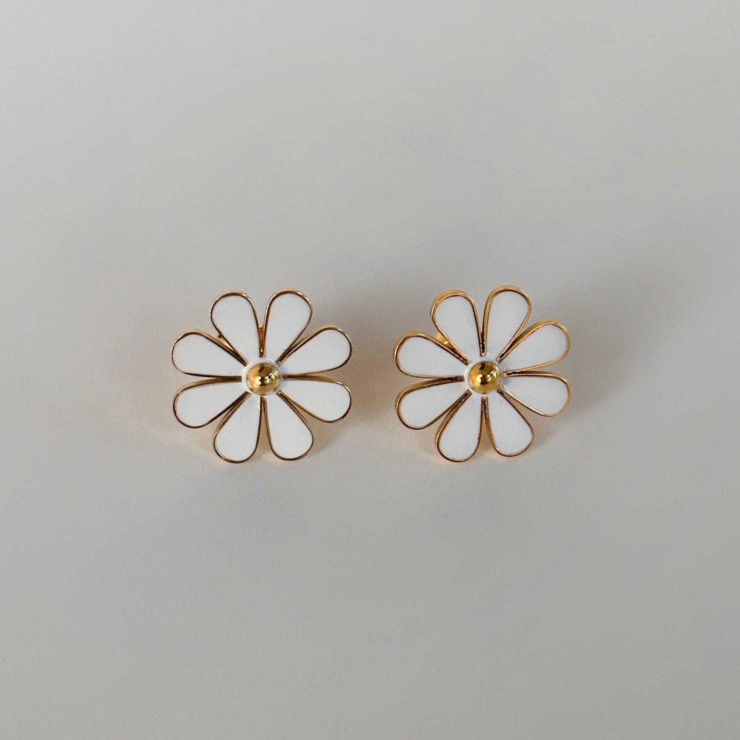 Boucles d'oreilles à fleurs blanches pour femmes