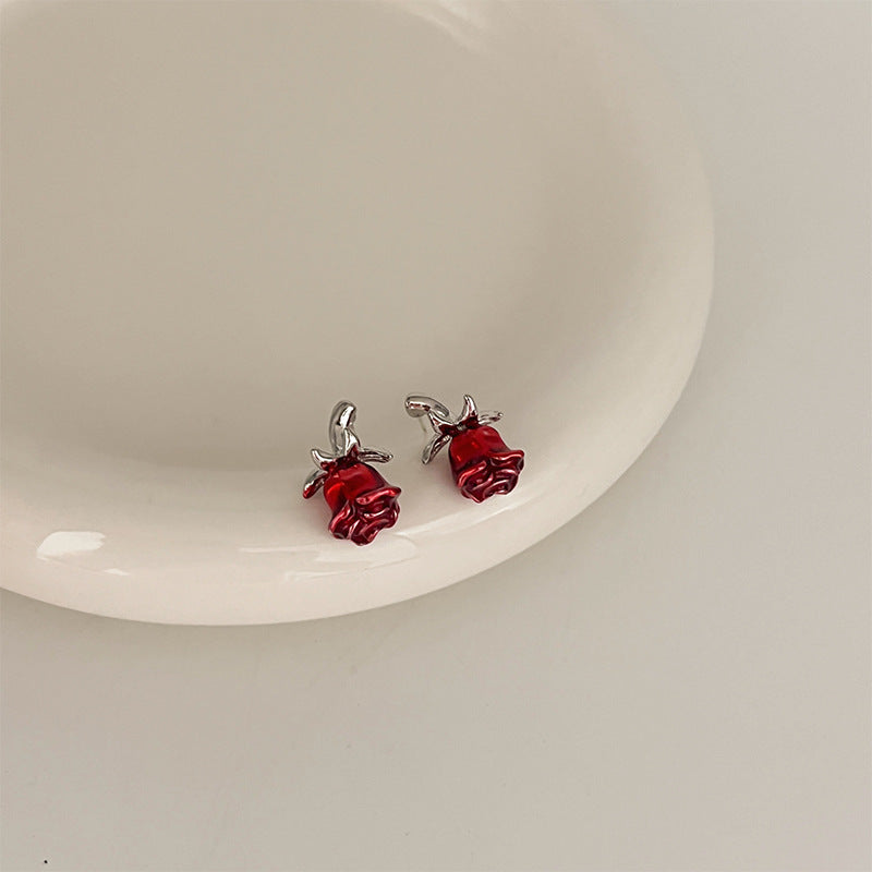 Boucles d'oreilles à tige en argent avec fleur de rose et aiguille