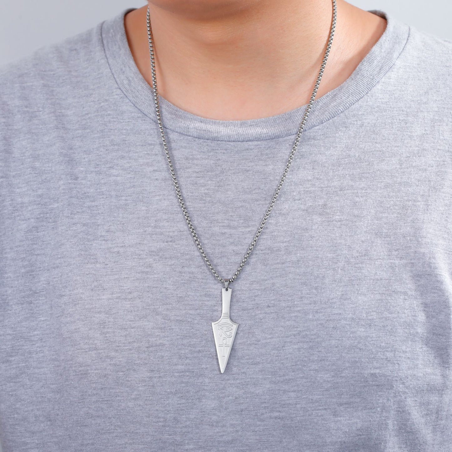 Collier en acier inoxydable avec pendentif Horus Eye Darts