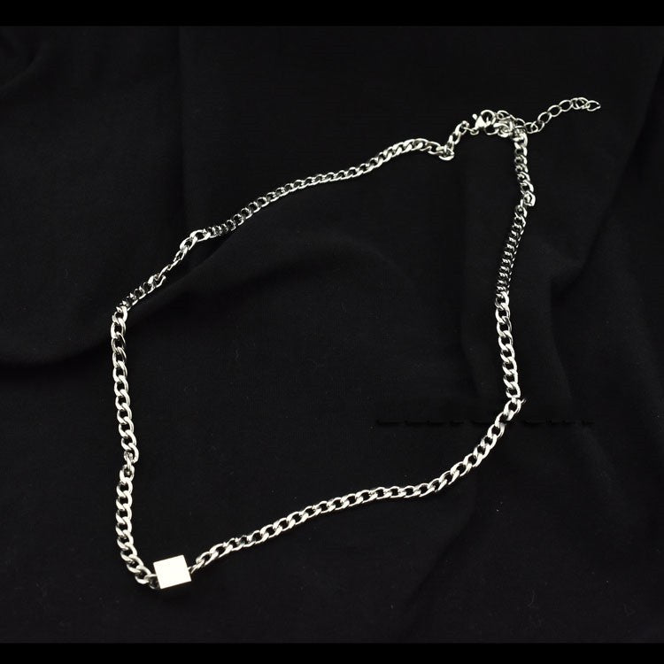 Collier pendentif cube en acier inoxydable à la mode