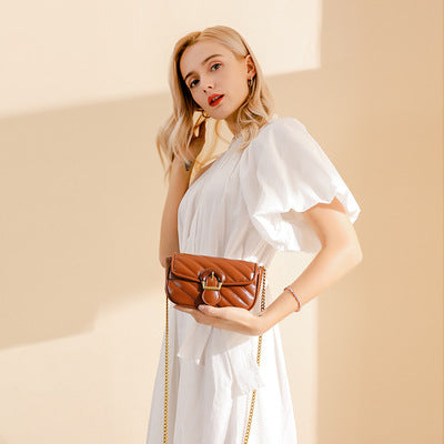 Mini sac à bandoulière à chaîne brodée