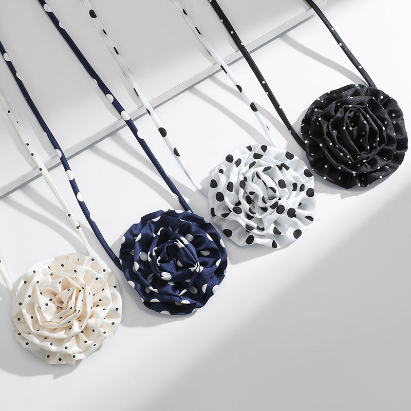 Collier Rose à Pois en Mousseline de Soie Femme