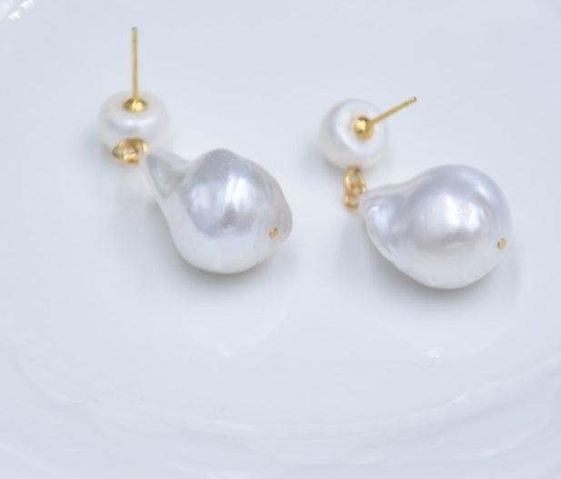 Boucles d'oreilles à tige en perles de queue baroques exagérées
