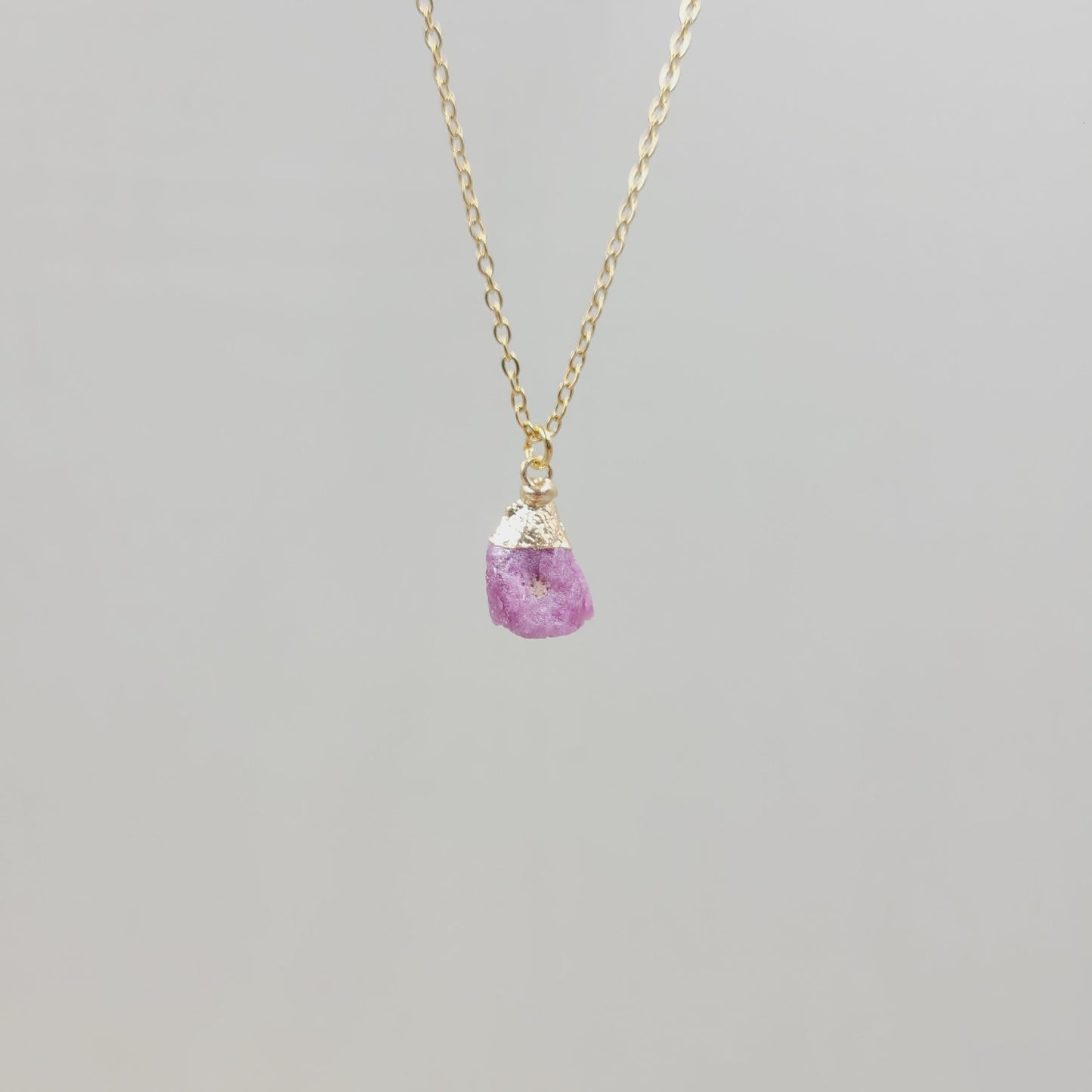 Collier avec pendentif en pierre de cristal naturel irrégulier, chaîne en acier inoxydable en métal