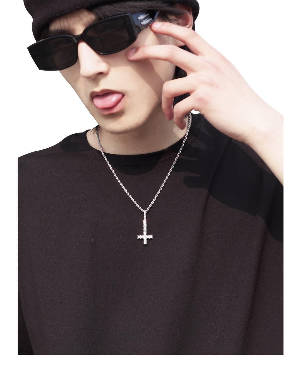Collier Croix Pleine de Diamants Zircon Inversé