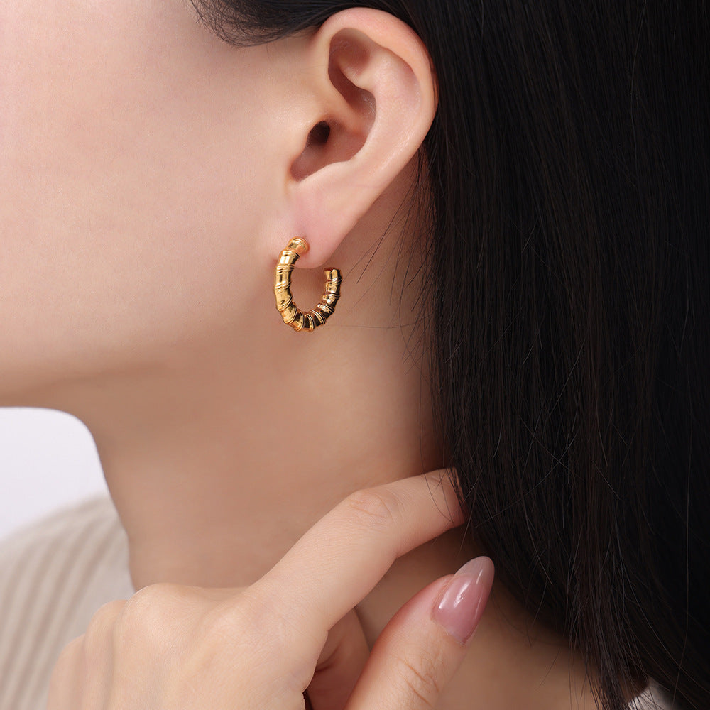 Boucles d'oreilles en forme de C en acier titane plaqué or 18 carats