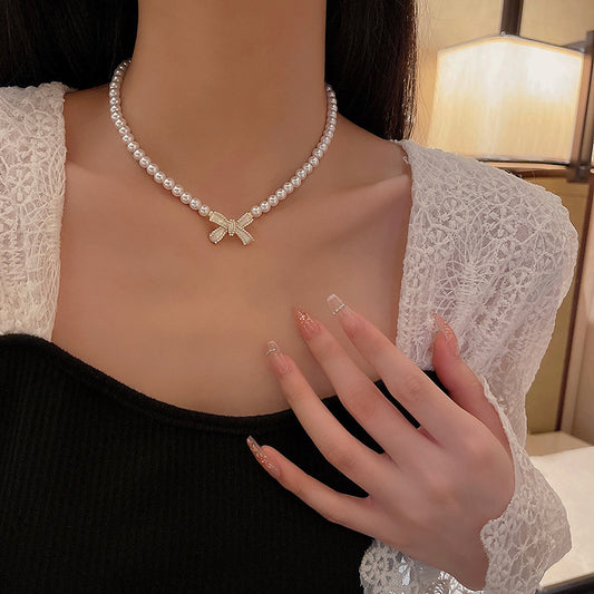 Short Temperamental Clavicle Chain Bow Necklace