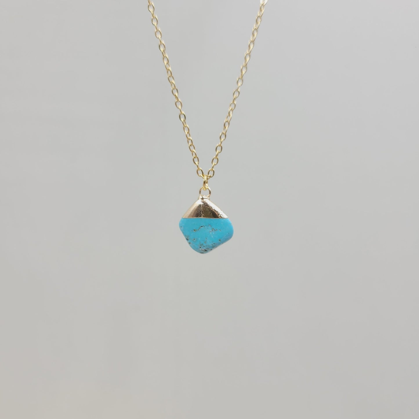 Collier avec pendentif en pierre de cristal naturel irrégulier, chaîne en acier inoxydable en métal