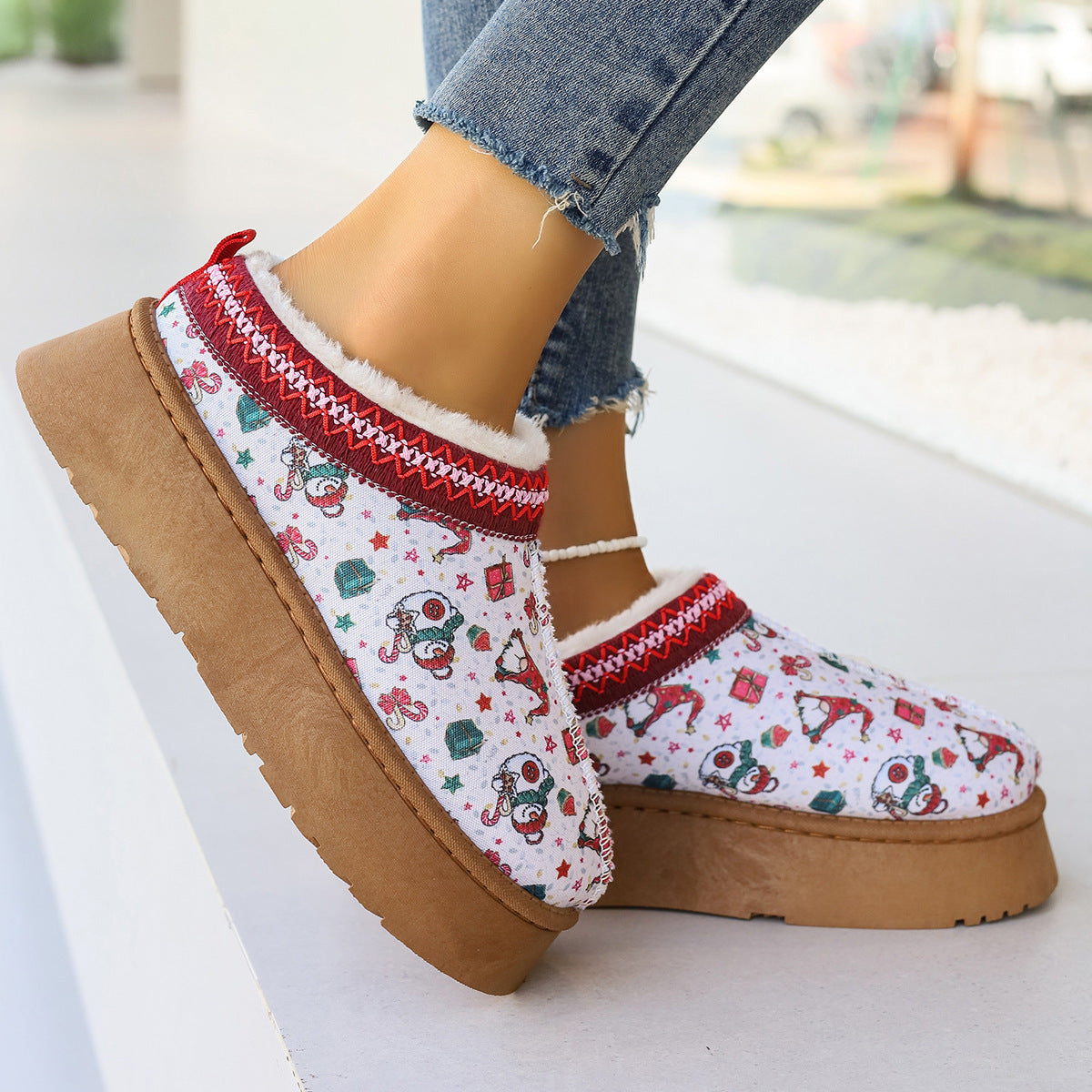 Bottines imprimées de noël pour femmes, chaussures de maison décontractées à enfiler, doublées en peluche, bottes courtes confortables d'hiver
