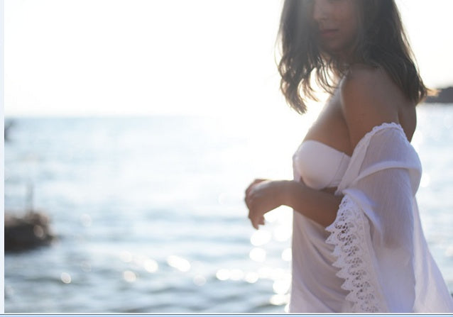 Chemisier blanc en dentelle de bikini de plage de couleur unie à la mode