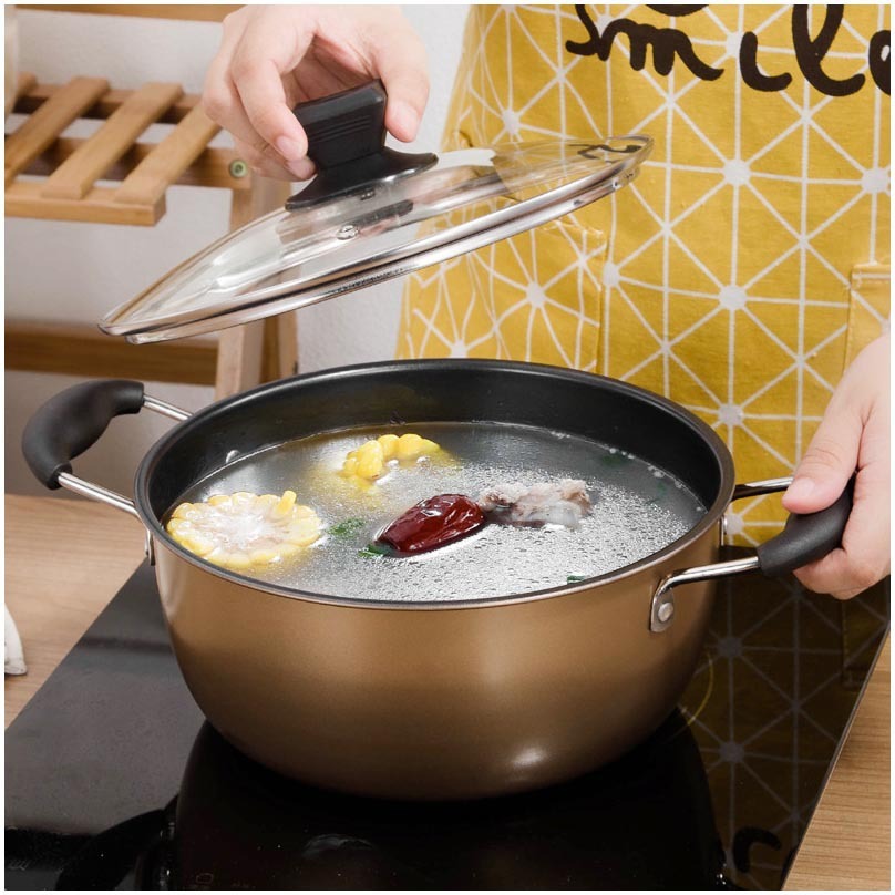 Ensemble de casseroles de cuisine, ustensiles de cuisine, casseroles