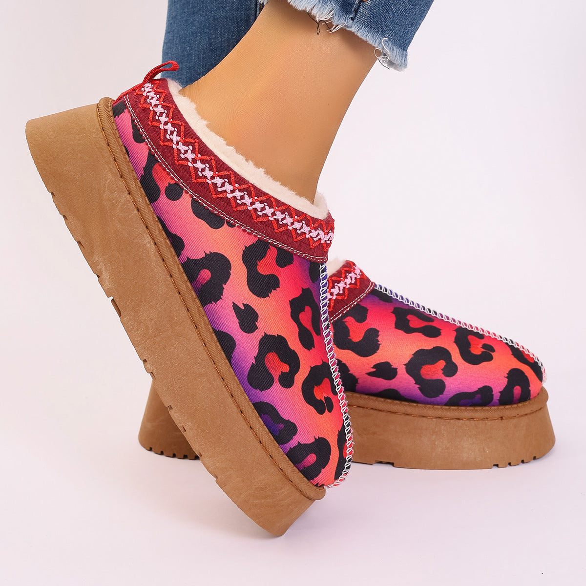 Bottines imprimées de noël pour femmes, chaussures de maison décontractées à enfiler, doublées en peluche, bottes courtes confortables d'hiver