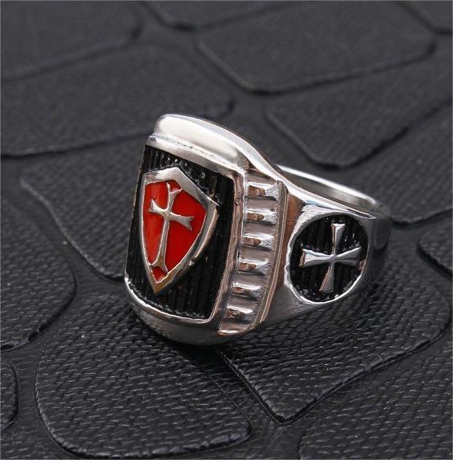 Anillo de acero inoxidable personalizado para hombre de la Cruz Roja con goteo de aceite vintage