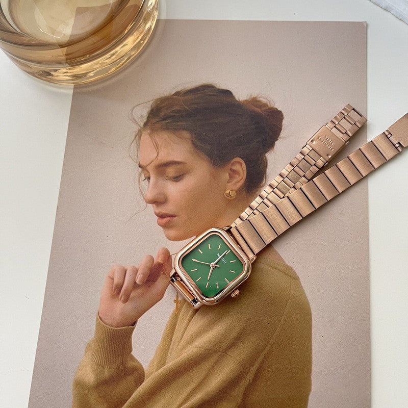 Reloj de mujer con correa de bambú plateada