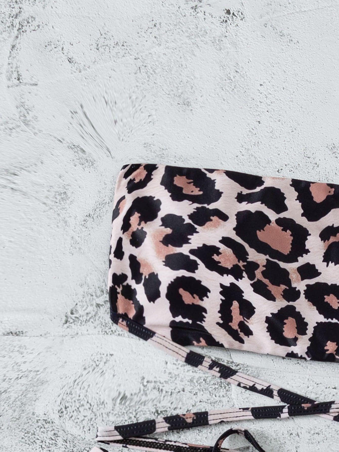 Traje de baño dividido palabra de honor de bikini con estampado de leopardo