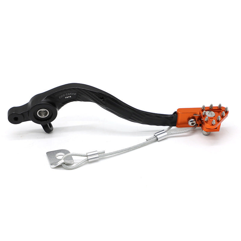 Motocicleta todoterreno modificada con pedal de freno de cuerda