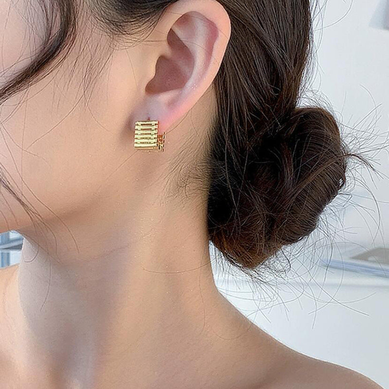 Boucles d'oreilles creuses à géométrie carrée pour femmes, conception d'intérêt particulier
