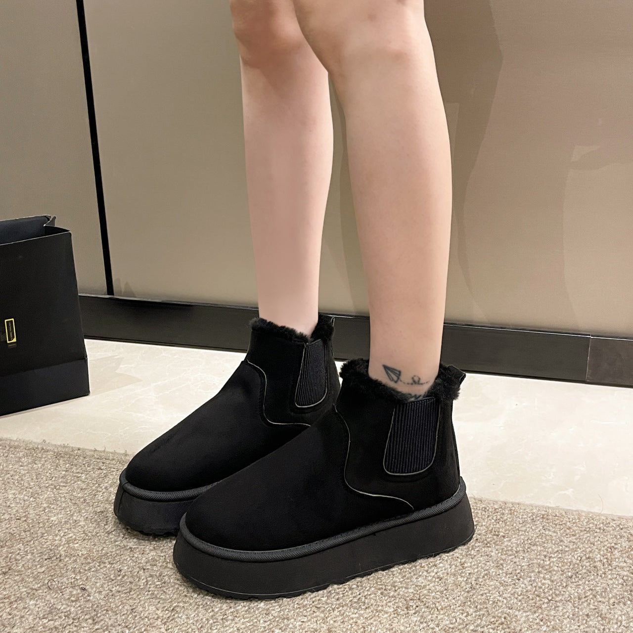 Botas de felpa para mujer Invierno Cálido Lana Grueso Pisos Botas de nieve Zapatos de moda