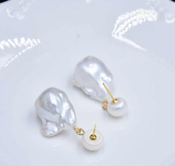 Boucles d'oreilles à tige en perles de queue baroques exagérées