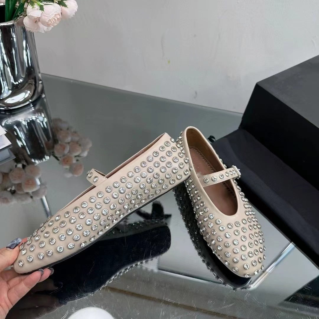 Rivets pleins de diamants avec chaussures à bout rond