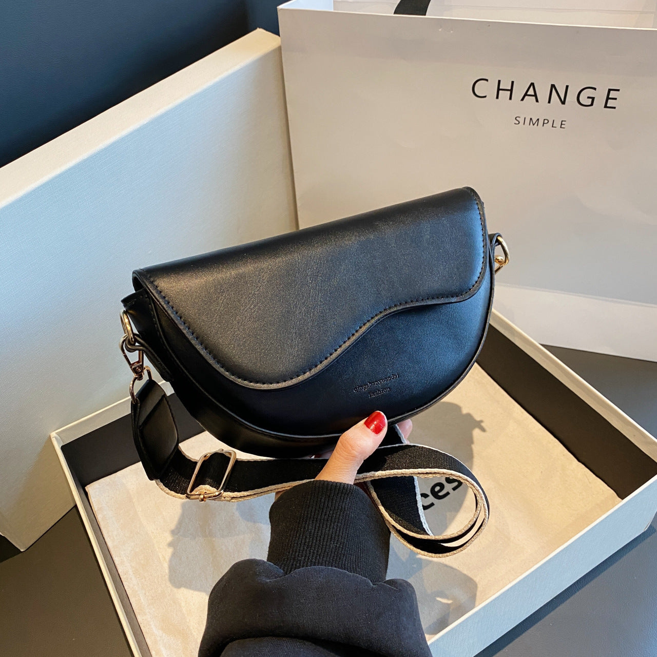 Bolso bandolera retro popular y fácil de combinar