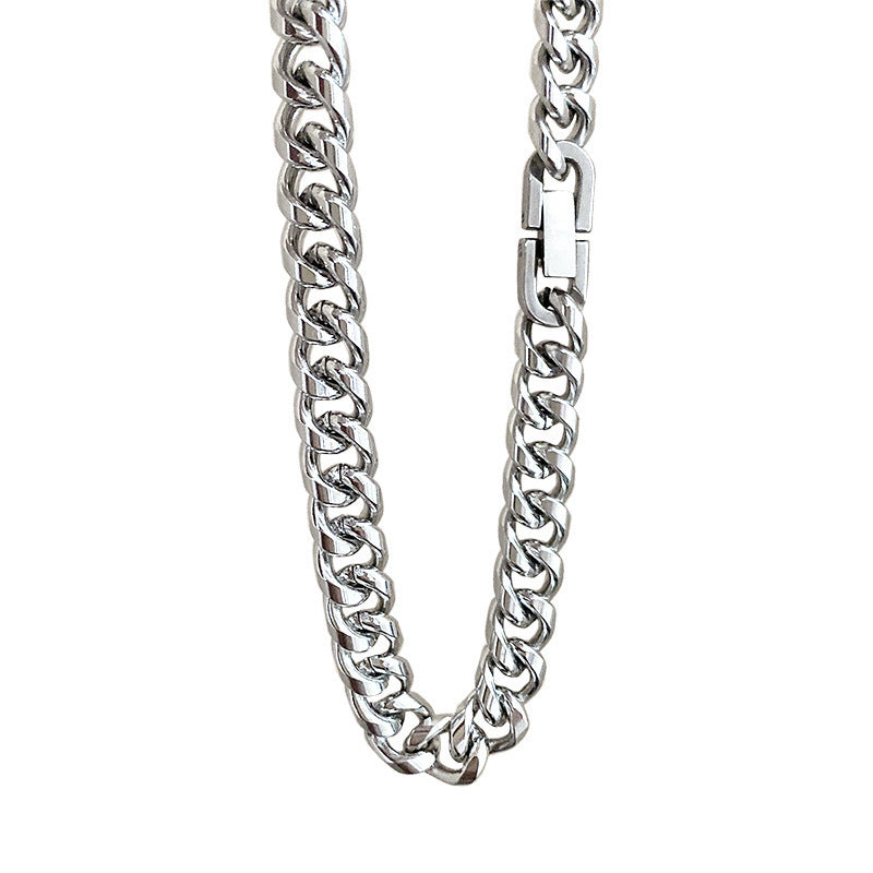 Collier en acier titane résistant à la lumière avec chaîne à maillons cubains