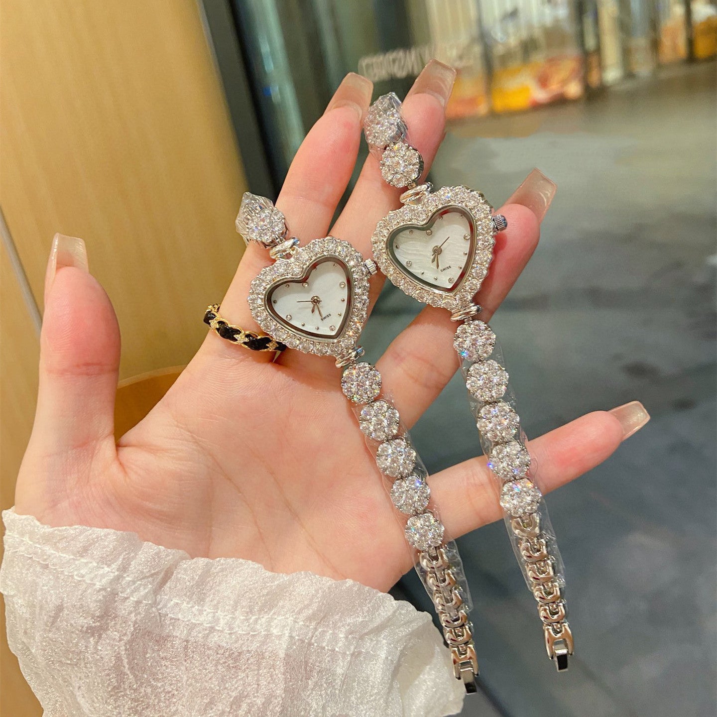 Reloj de espina de pescado con diamantes informal a la moda para mujer