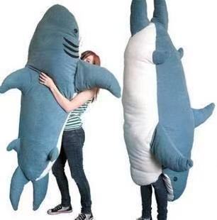 Sac de couchage requin en peluche 2m