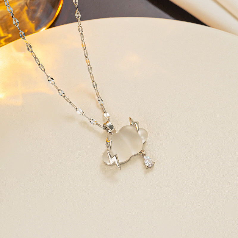 Collar Lightning Cloud para mujer con diseño de interés especial