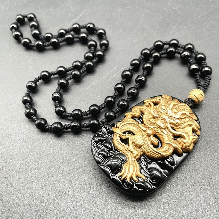 Obsidiana natural con incrustaciones de colgante de dragón de oro de 18 quilates para hombres y mujeres