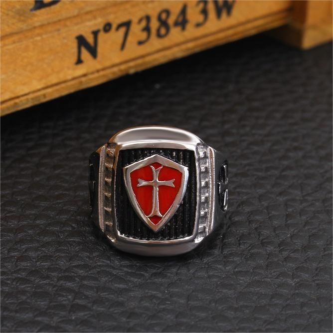 Anillo de acero inoxidable personalizado para hombre de la Cruz Roja con goteo de aceite vintage