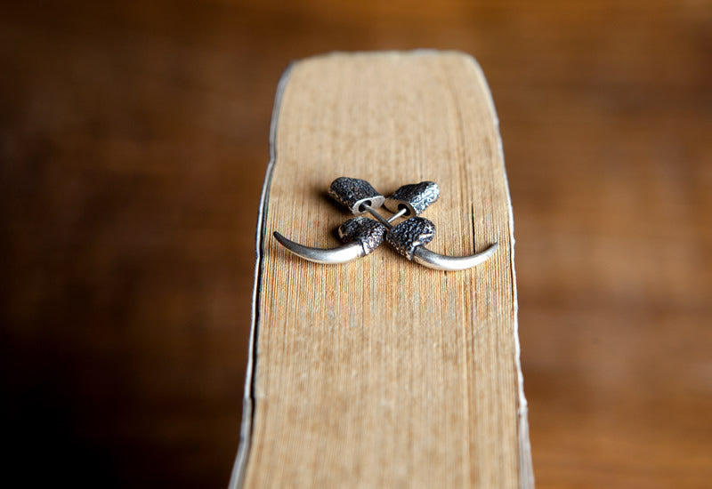 925 Creative Eagle Claw Ear Studs Silver