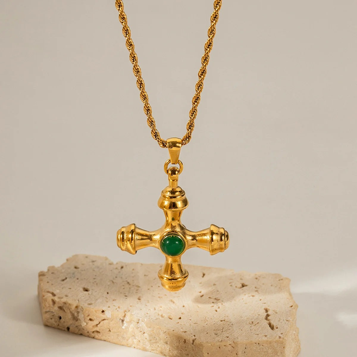 Collier pendentif croix de personnalité de la mode