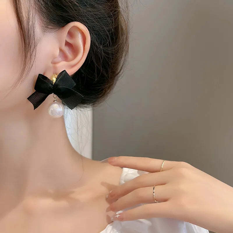Boucles d'oreilles françaises élégantes avec nœud noir