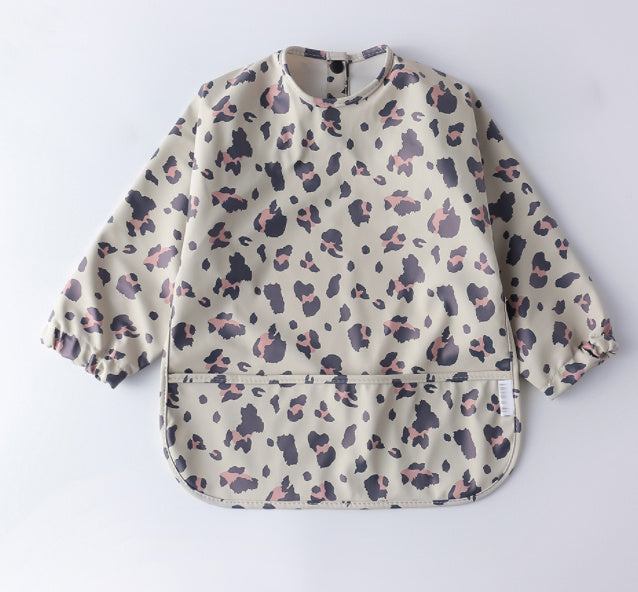 Apósito invertido con babero para niños