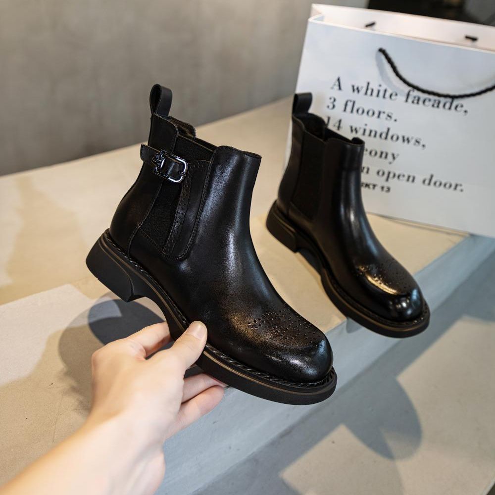 Bottines de style britannique sculptées à fond plat doublées de polaire