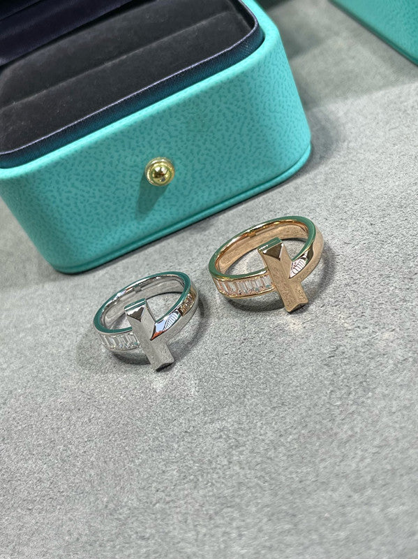 Bague V Gold à diamants carrés larges