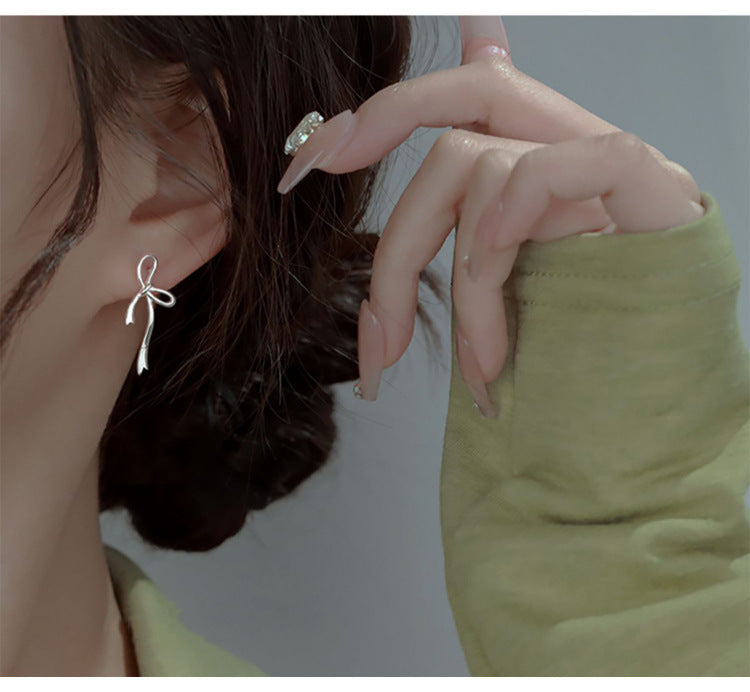 Boucles d'oreilles rondes à clous à nœud creux, Design d'intérêt spécial, haut sens