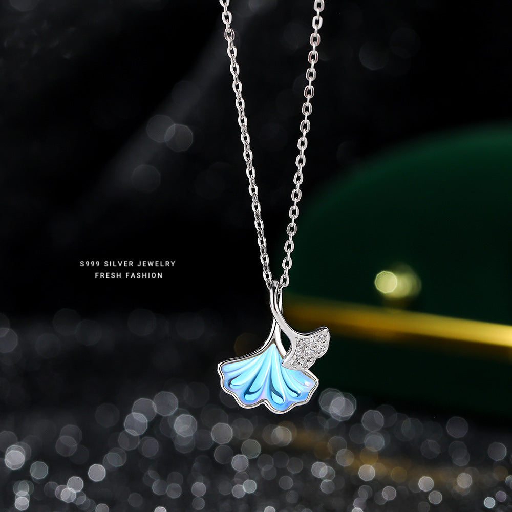 Cadena de clavícula con microincrustaciones de hoja de ginkgo y piedra lunar